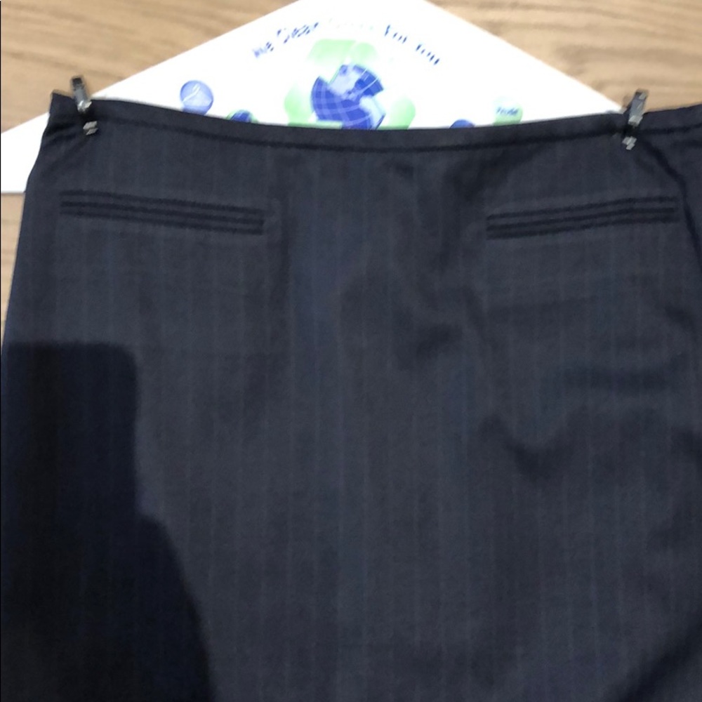 Ann Taylor sharp navy blue pinstriped skirt size 6 - Picture 2 of 4